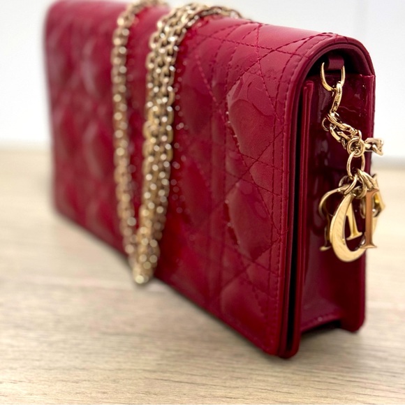Lady Dior Pouch
Cherry Red Patent Cannage Calfskin - Picture 2 of 11